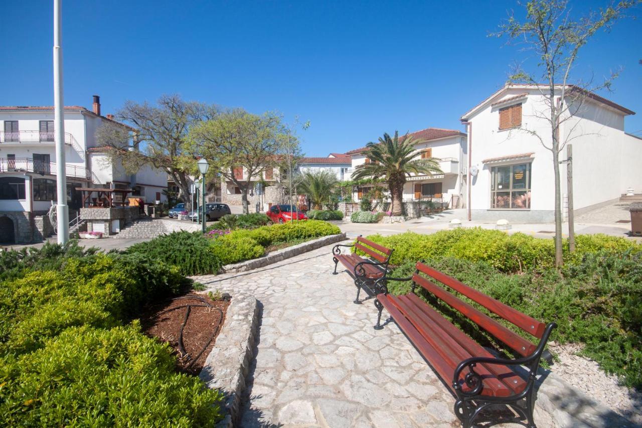 Apartments Katarina Porat Malinska Luaran gambar